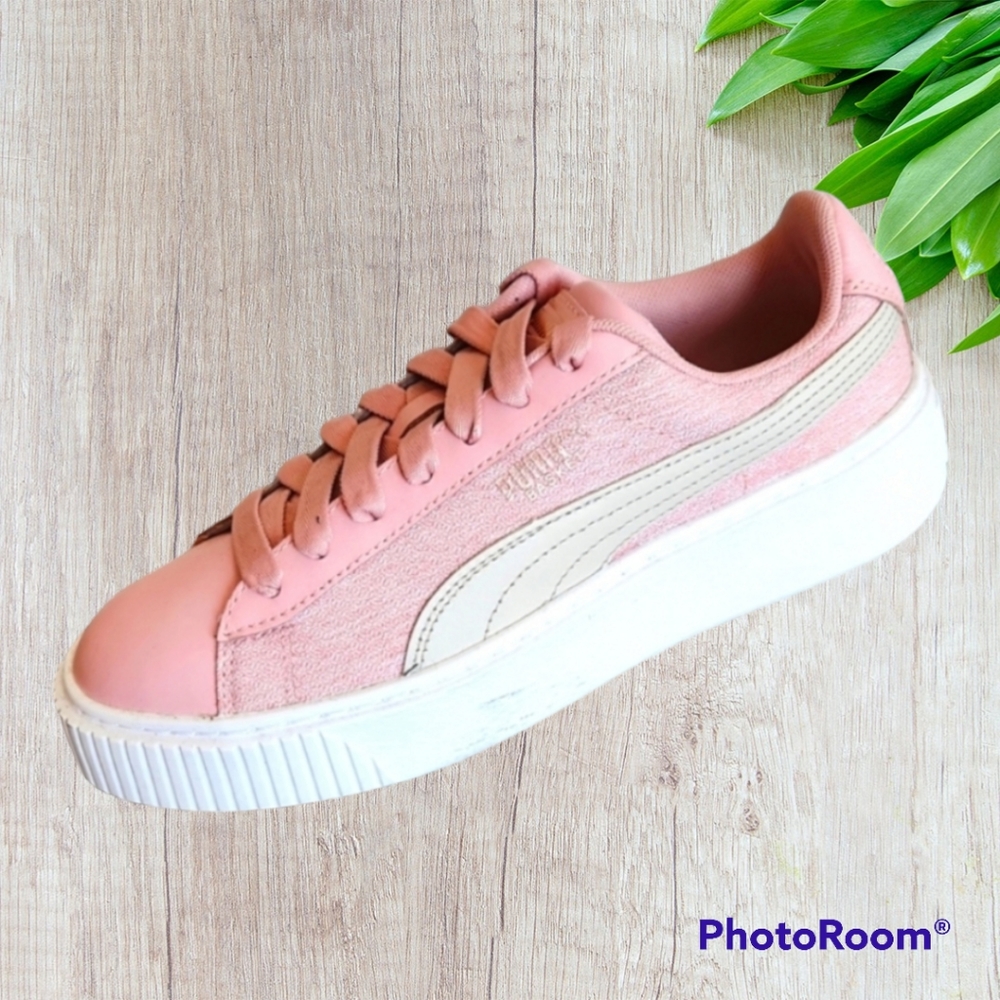 PUMA ● Women's Pink Sneakers
